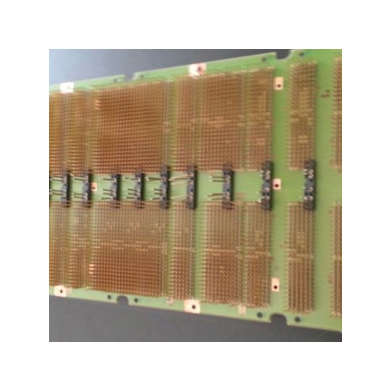 Tarjeta backplane con múltiples pinos dorados Tarjeta backplane con múltiples pinos dorados