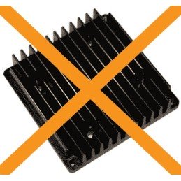 Scheda backplane con più connettori dorati