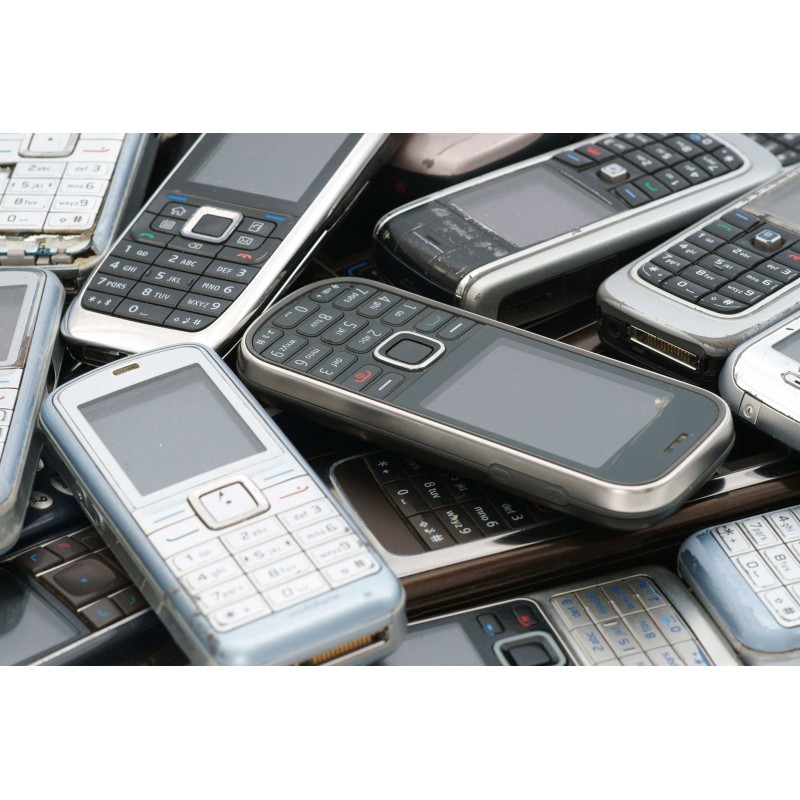 GSM with keyboard and battery