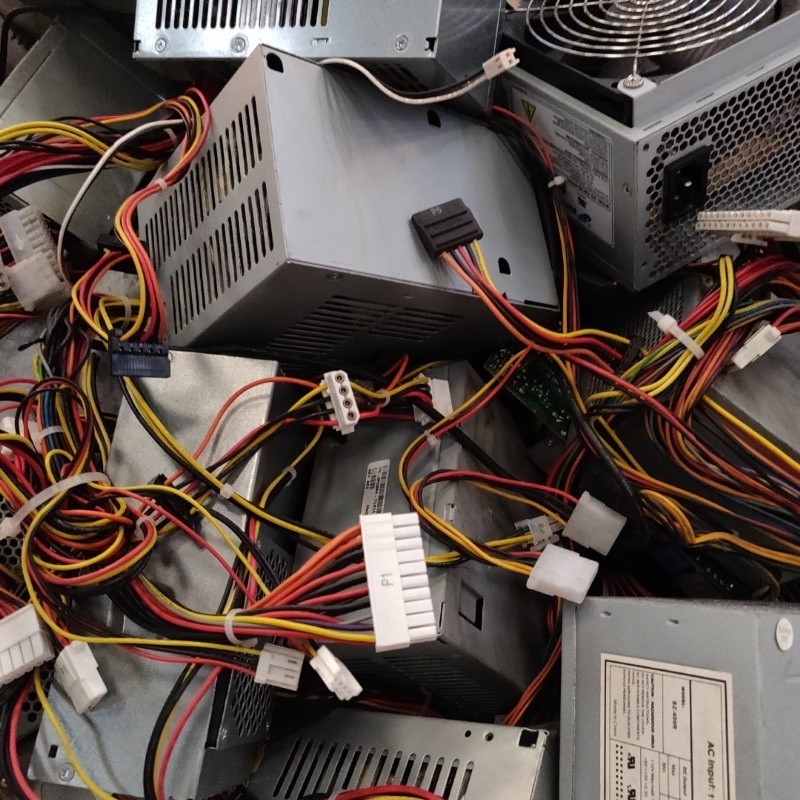 Internal power supply with cable