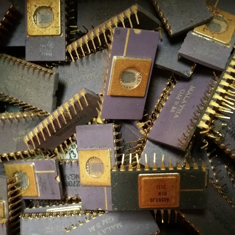 Eprom céramique dorée