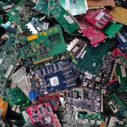 Daughter card without heat sink, without metal